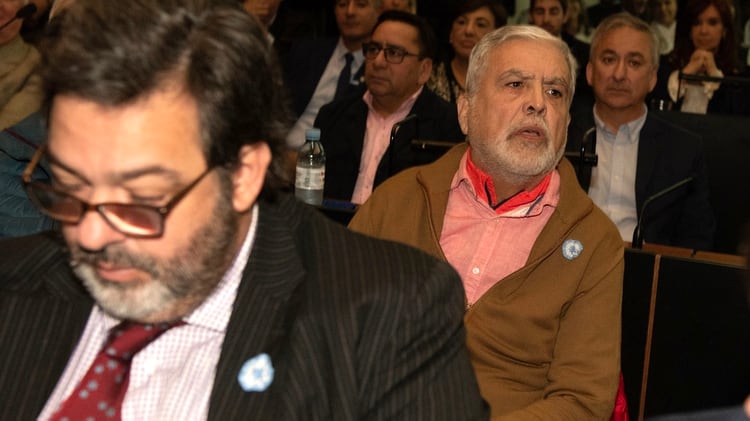 Julio De Vido, en mayo pasado, al inicio del juicio de Vialidad en donde está acusado junto a la ex presidenta Cristina Kirchner (Adrián Escandar)