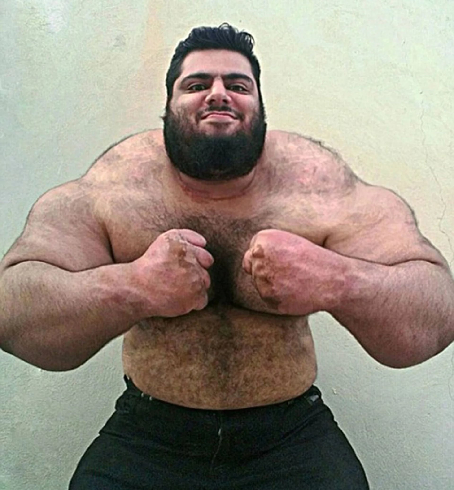 Sajad Gharibi se hace llamar “Hulk” o “el Hércules persa”