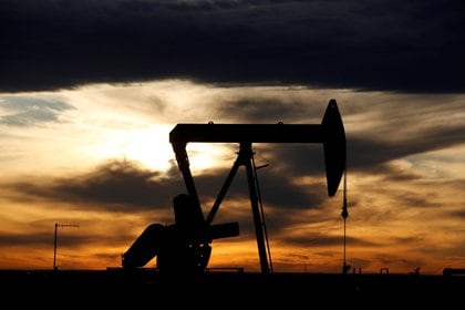 Texas Intermediate Oil (WTI) cerró un 3,5% más alto a 38,05 dólares el barril (REUTERS / Angus Mordant)