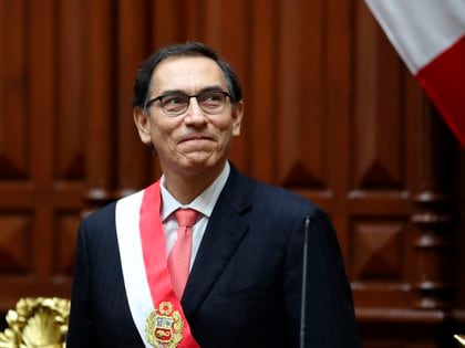 Fotografía de archivo fechada el 23 de marzo de 2018 que muestra al presidente de Perú, Martín Vizcarra, durante una ceremonia en el Congreso de la República, en Lima (Perú). EFE/Ernesto Arias/Archivo