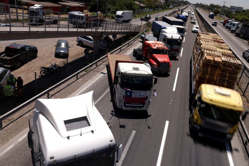 A cinco días de comenzado el paro en Chile, el Gobierno y los camioneros no lograron un acuerdo (REUTERS)
