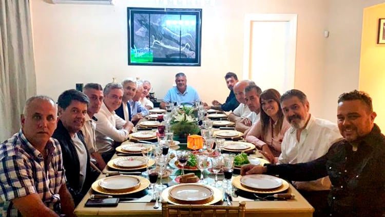 La reunión de 12 directivos de Primera, con Claudio Tapia, Pablo Toviggino y Marcelo Achile (representando al Ascenso), una imagen que describe la nueva estructura (@TovigginoPablo)