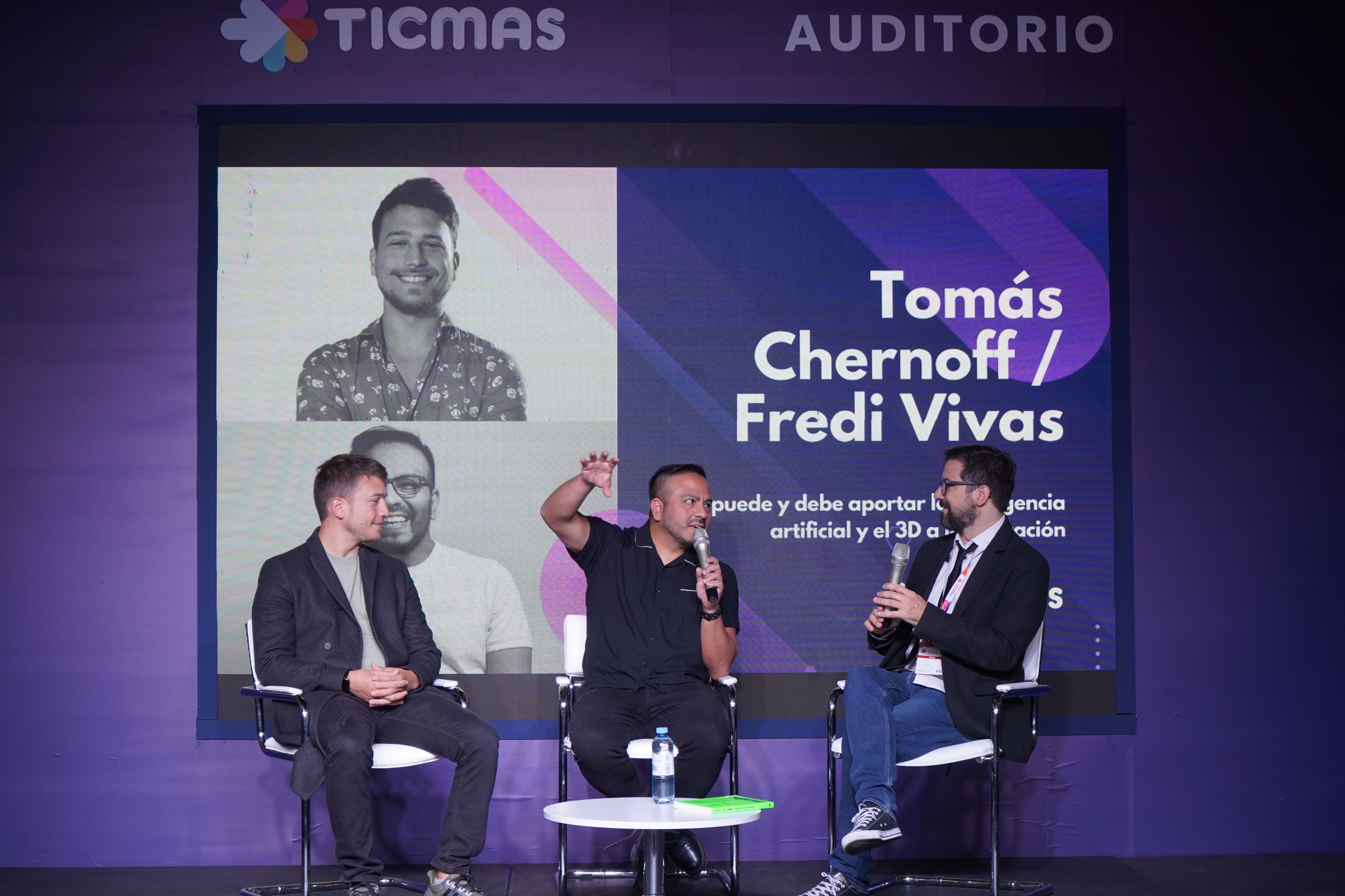 Fredi Vivas y Tomás Chernoff durante su conversación con Ticmas en la FIL de Buenos Aires