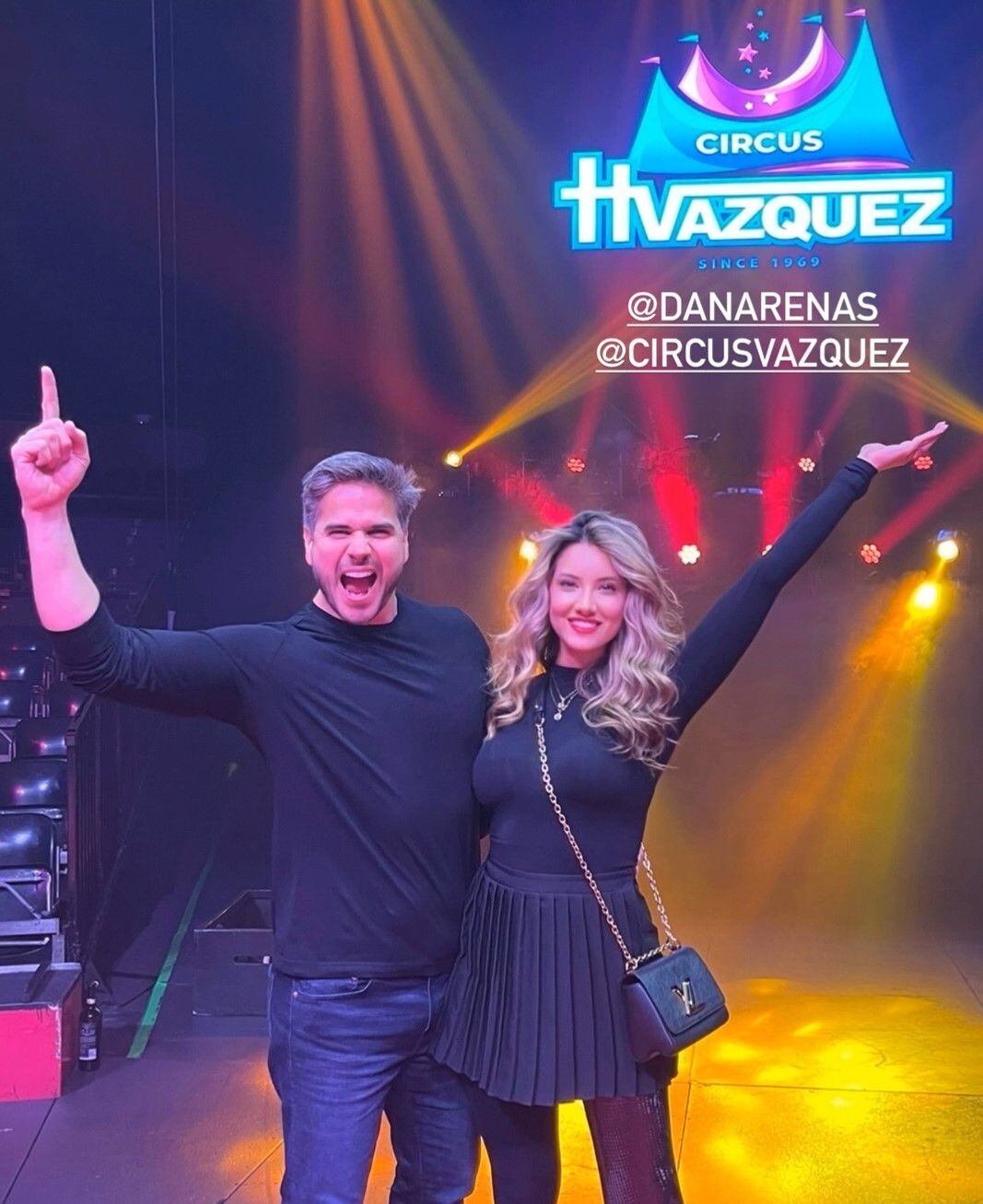 Daniela Álvarez y Daniel Arenas en el escenario del Circo Hermanos Vázquez  como invitados especiales