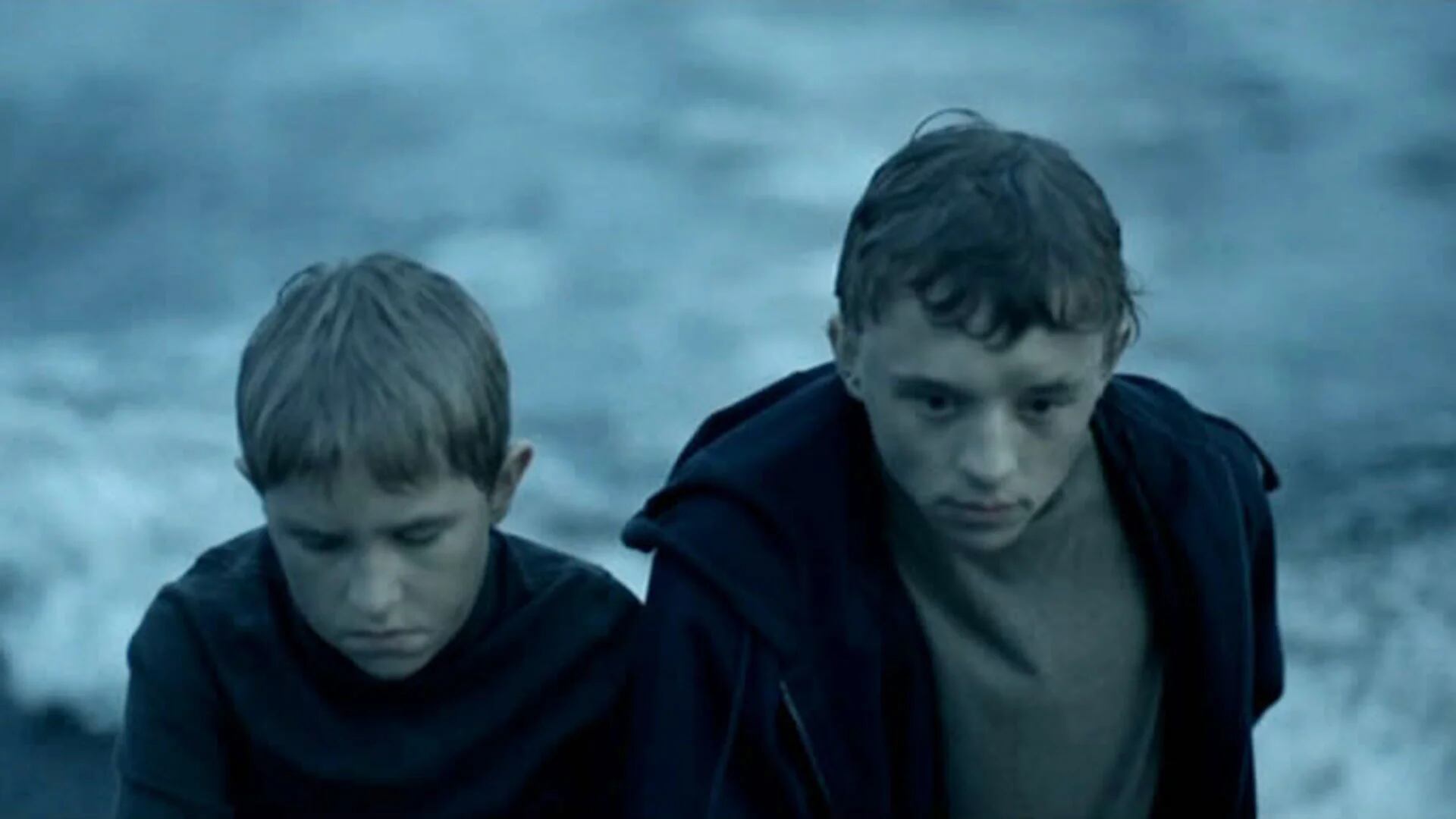 Imagen de “El regreso”. Un dato muy triste: Vladimir Garin (el hermano mayor, en la película) se ahogó un par de semanas después de terminar el rodaje.