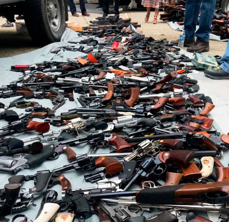 Las autoridades encontraron más de mil armas (Foto: Los Angeles Police Department)