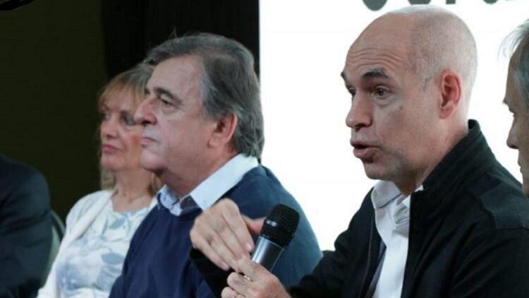 El jefe de Gobierno porteño, Horacio Rodríguez Larreta, y el presidente del interbloque de diputados nacionales de Juntos por el Cambio, Mario Negri