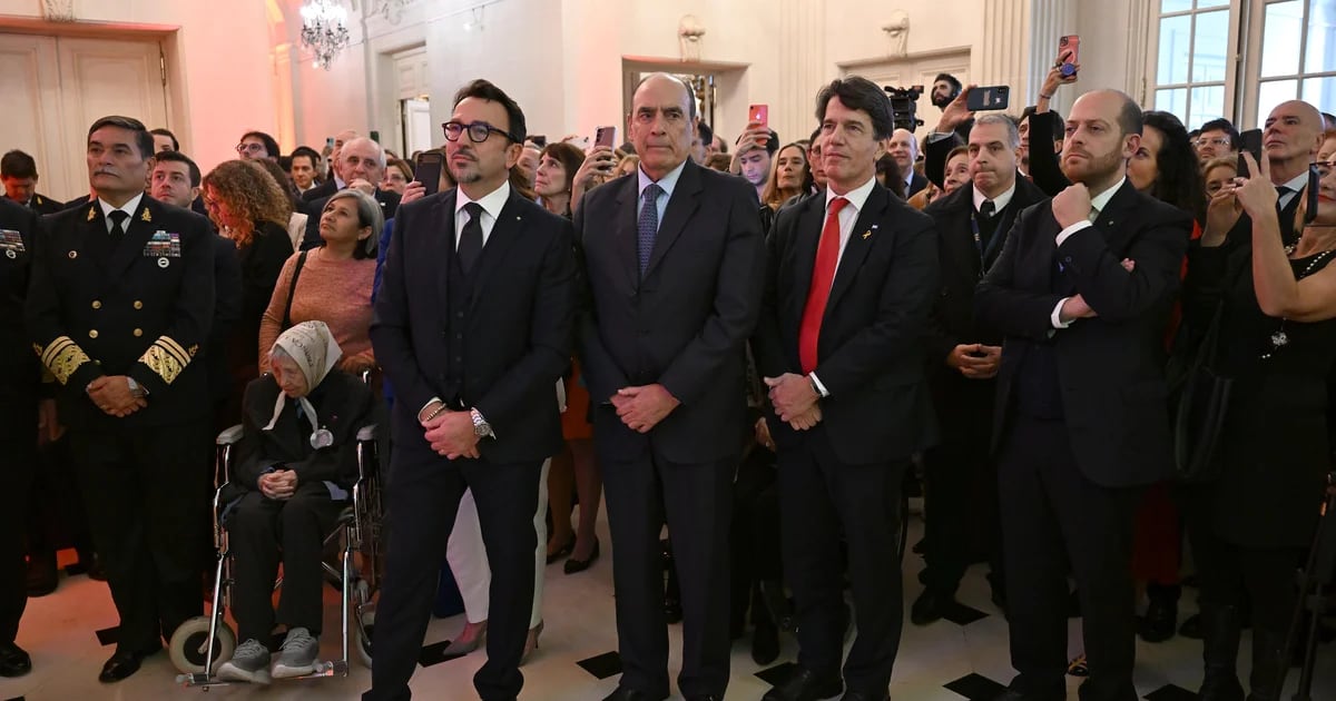 25 Foto: Il 78° anniversario della Repubblica Italiana è stato celebrato con un ricevimento per oltre 1000 invitati.