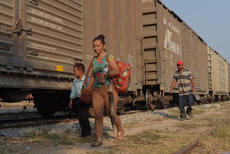 Migrantes centroamericanos intentan atravesar México para llegar a la frontera sur de los Estados Unidos y pedir asilo (Foto: Isabel Mateos/ Cuartoscuro)