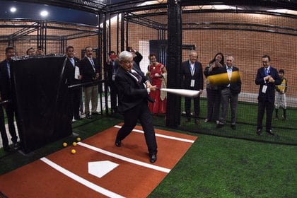En 20219 Andrés Manuel López Obrador, Presidente de México, bateo algunas bolas durante la inauguración del Salón de la Fama del Beisbol Mexicano (Foto: Cuartoscuro/Archivo)