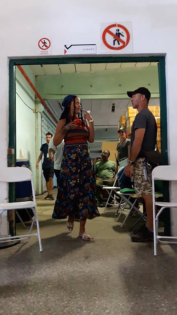 Rihanna interpreta a una costurera en el proyecto conocido como “Gueva Island”