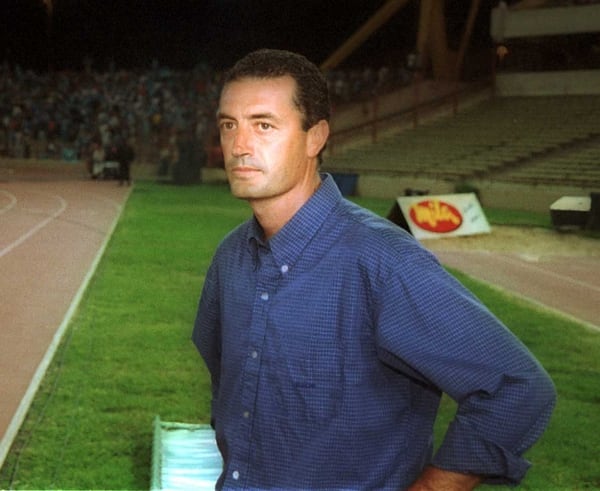Gustavo Alfaro en el 2001, durante su primera experiencia como DT de primera con Belgrano (FotoBaires)