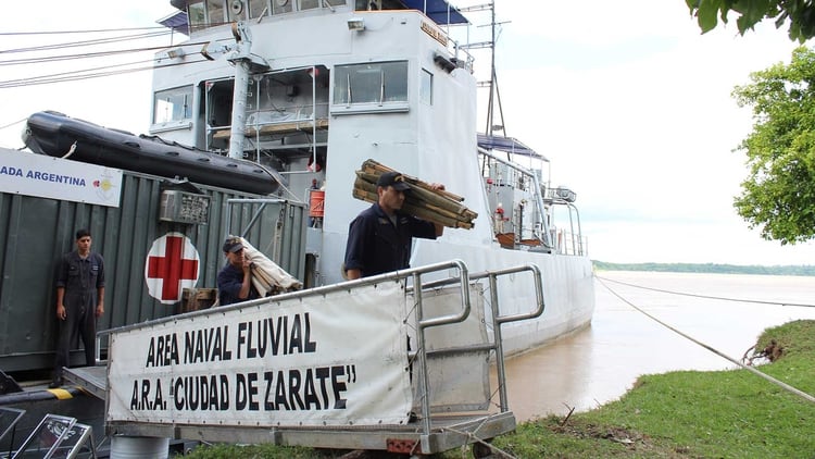 El buque multipropósito ARA Ciudad de Zárate está equipado con consultorios médicos en los que se brindó asistencia durante la campaña sanitaria fluvial. Foto: Gentileza DIMAE.