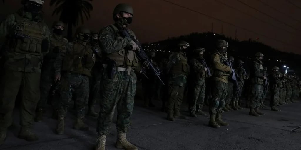 Chile decretó el toque de queda en tres comunas de la provincia de Arauco tras el asesinato de los carabineros
