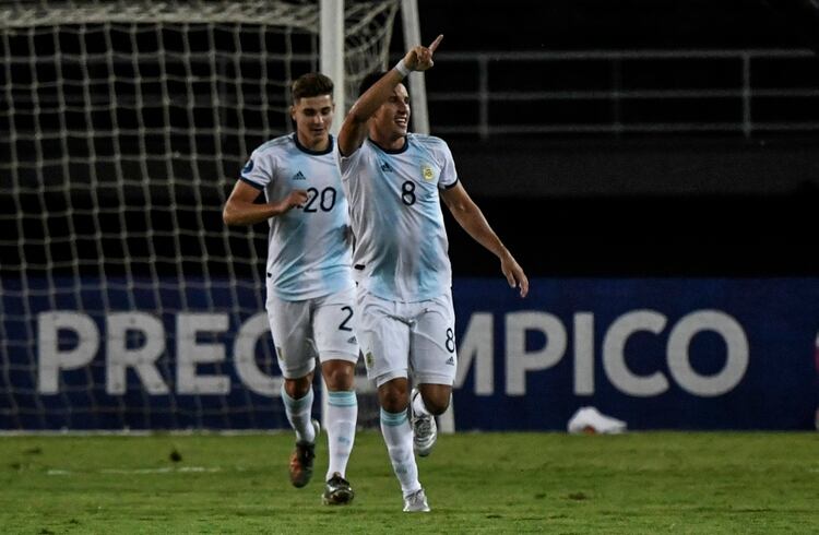 Nicolás Capaldo festeja su gol ante Chile (AFP)