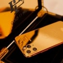 Imagen promocional del Escobar Gold, un Iphone 11 Pro de 256g bañano en oro de 24k.