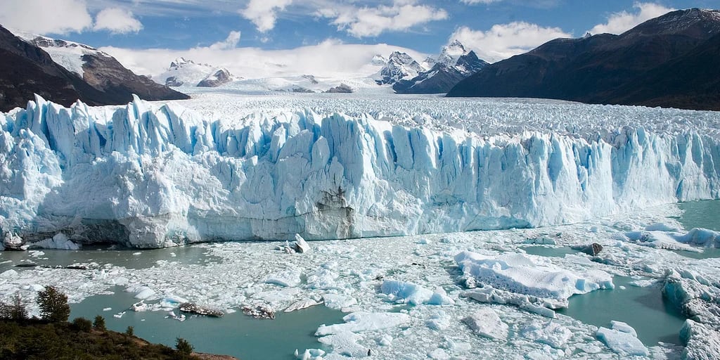 Presunto derrame de hidrocarburos en el Glaciar Perito Moreno: reclamaron por la falta de controles