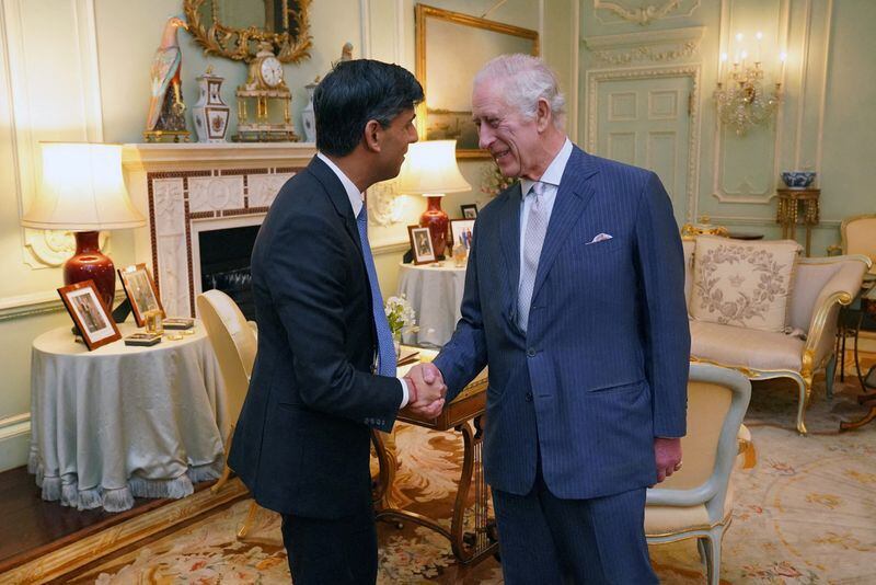 El rey Carlos III se reúne con el primer ministro Rishi Sunak en el Palacio de Buckingham, imagen de archivo (REUTERS)