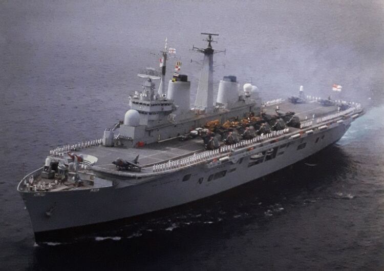 El portaaviones HMS Invencible, sÃ­mbolo del poderÃ­o naval britÃ¡nico