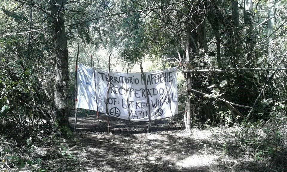 Pancarta reivindicativa mapuche

