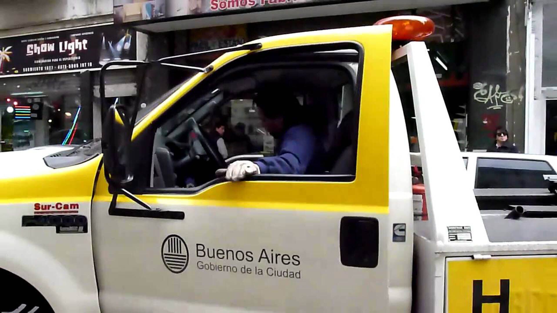 El Auditor General de la Ciudad de Buenos Aires confirmó que "en media hora las grúas recaudan los $55 mil del canon mensual"