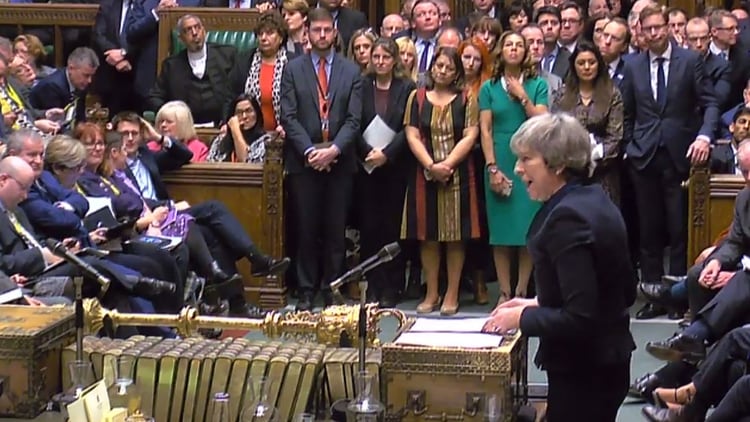 Theresa May hablando ante el parlamento británico (AFP)