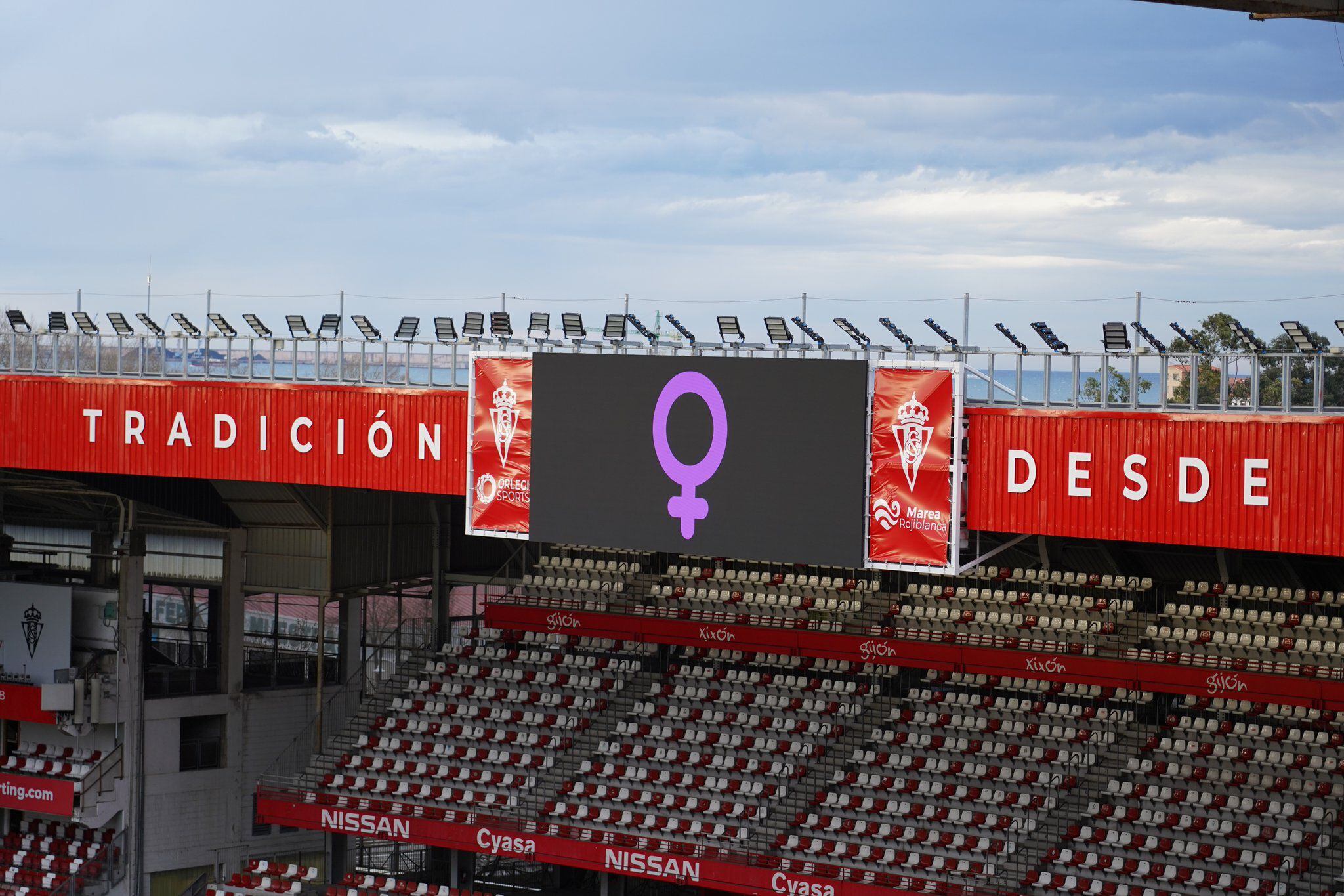 Fotograma del vídeo publicado por el Sporting de Gijón con motivo del 8M (@RealSporting)