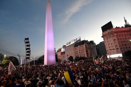 La iniciativa de la marcha se viralizó a partir de distintas agrupaciones de fanáticos del Diez, como Pueblo Maradoniano, Soldados de Dios, Comando Maradona y La Diego Maradona.