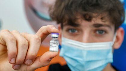 FDA destroys Pfizer-Biotech Covit-19 vaccine for emergency use in adolescents (Photo by Jack Ques / AFP)
