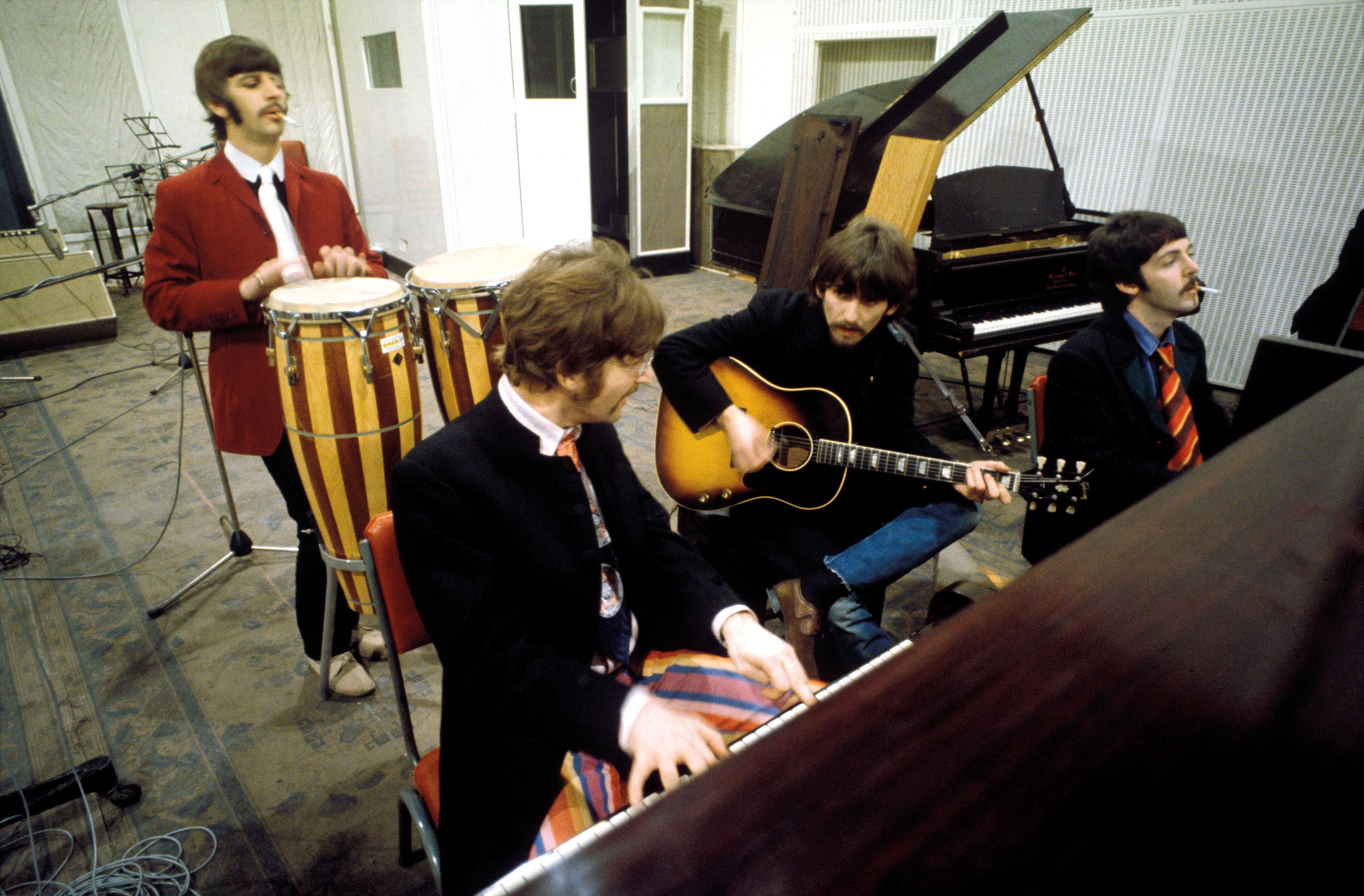 El primero de los cassettes recopila los ensayos de The Beatles para el álbum Sgt. Pepper's Lonely Hearts Club BandFoto de Apple Corps.