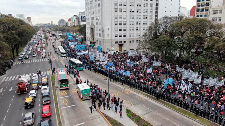 El enfrentamiento comenzó cuando los manifestantes quisieron bloquear el Metrobus (Lihueel Althabe)