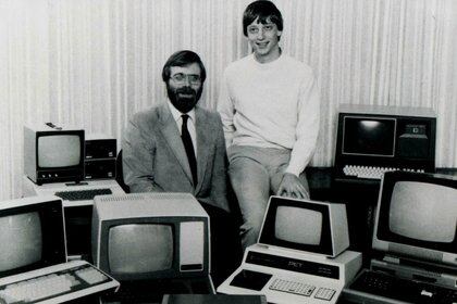 Bill Gates dejó la carrera de derecho para estudiar matemática e informática en Harvard, mientras su amigo Paul Allen había abandonado la universidad para comenzar a programar (Microsoft)