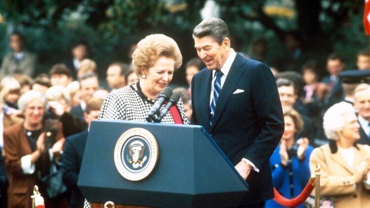 El gobierno de Reagan aprovechó la confianza de Argentina en las máquinas de la empresa Crypto, que en secreto era propiedad de la CIA, y canalizó inteligencia que ayudó a Margaret Thatcher durante la guerra de Malvinas. (Peter Heimsath/Shutterstock)