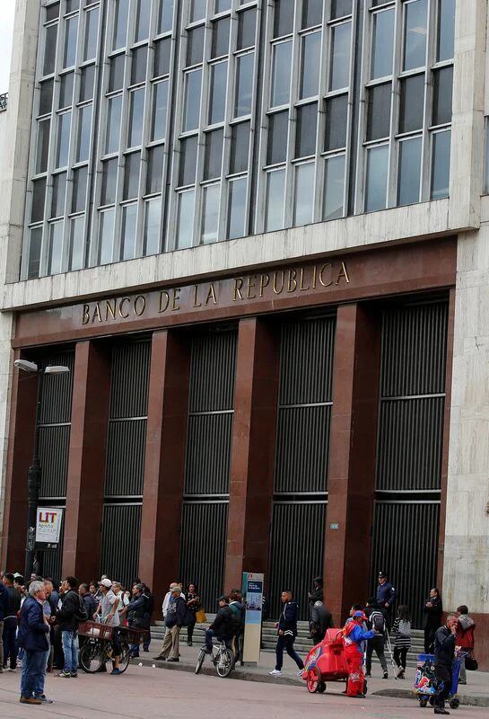 Ministro de Hacienda insiste en bajar las tasas de interés: expertos piden respetar autonomía del Banco de la República