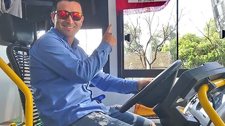 IvÃ¡n Cabral trabaja hace 7 aÃ±os como conductor de la lÃ­nea 161 y en diciembre de 2018 le salvÃ³ la vida a un pasajero