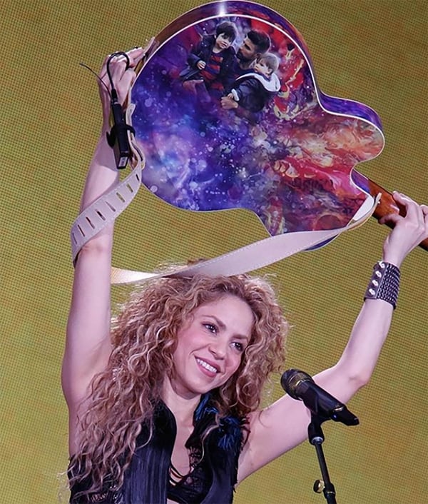 Shakira regresó al escenario después de suspender su gira por problemas en sus cuerdas vocales