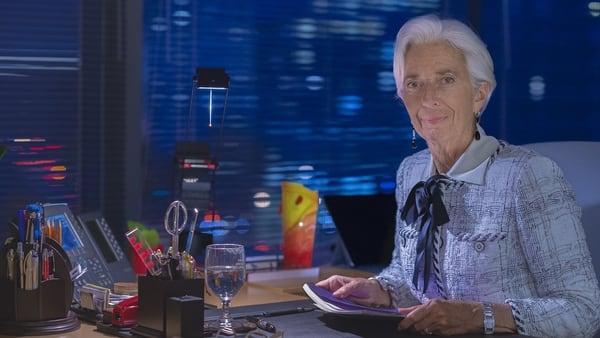Lagarde, en su escritorio del FMI, durante la entrevista con Infobae