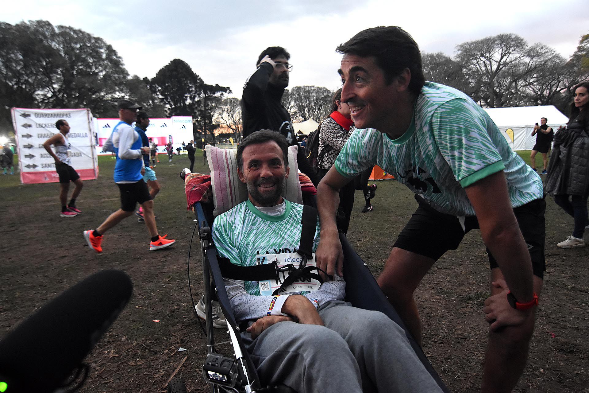 El "Toro" Ocampo, médico de Chascomús, desafía a la ELA y se unió a la maratón con la ayuda de una silla adaptada