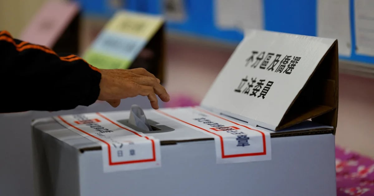 Polls closed in Taiwan and a day of counting began without incident