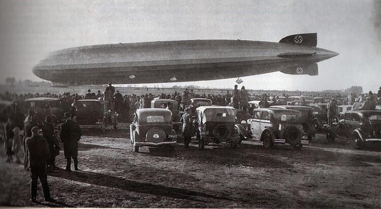 El Graf Zeppelin aterrizÃ³ en Campo de Mayo. Una multitud se reuniÃ³ para ser testigo el gran acontecimiento