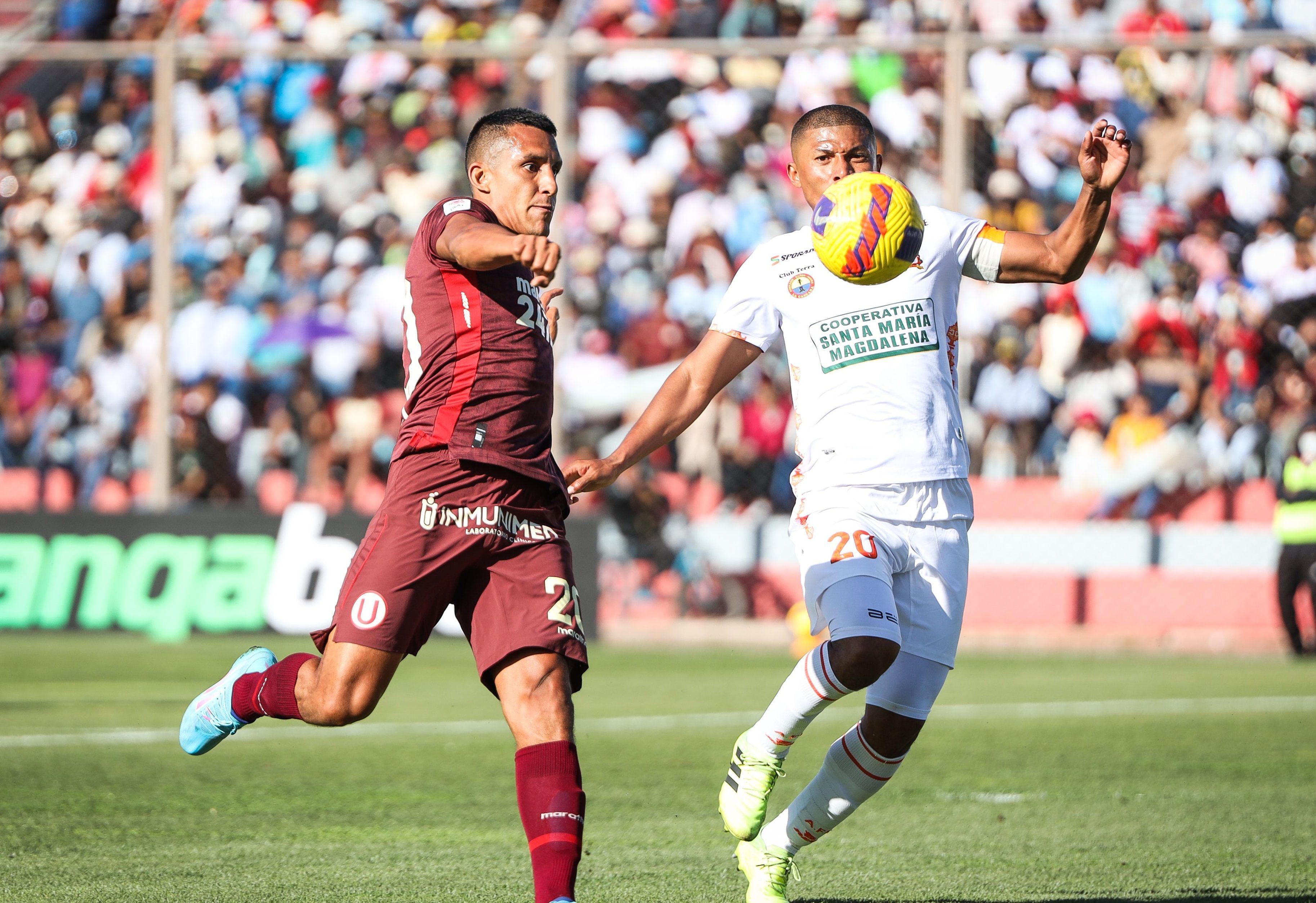 Alex Valera en el duelo ante Ayacucho FC. | Foto: Universitario
