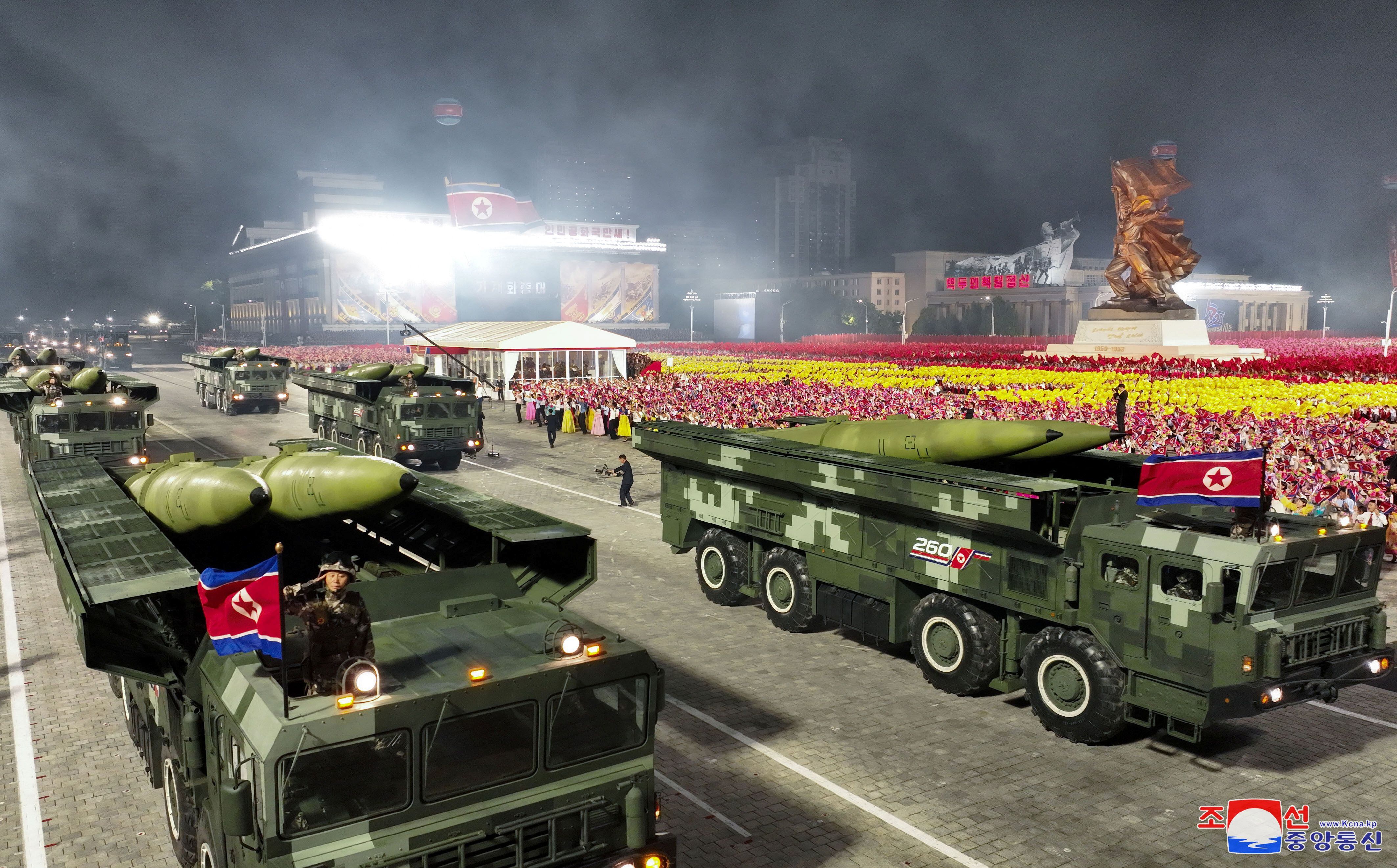 El desfile recordó el 70 aniversario del fin de los combates contra Corea del Sur (KCNA via REUTERS)
