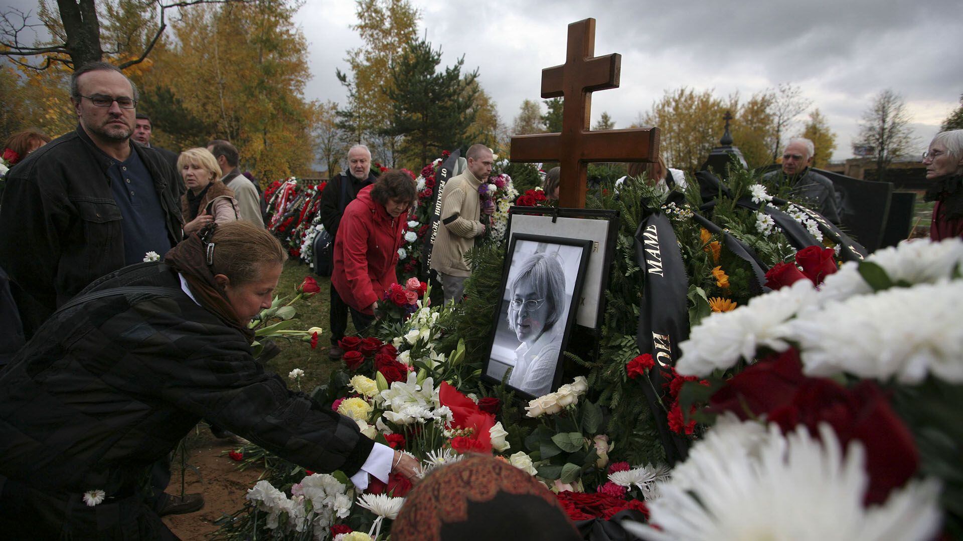 Anna Politkovskaya murió por cubrió las violaciones de los derechos humanos del Ejército ruso en Chechenia (Getty Images)