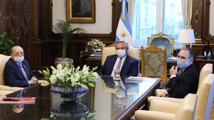 Coto, junto al presidente Fernández y el ministro Guzmán, el pasado lunes 26 en Casa Rosada