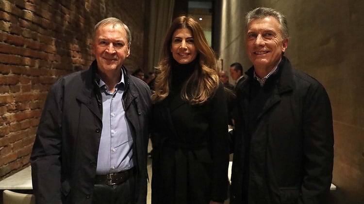 Mauricio Macri y Juliana Awada con el gobernador de Córdoba, Juan Schiaretti