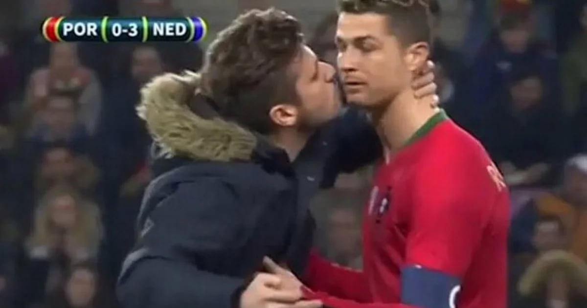 O jogo difícil de Cristiano Ronaldo: não chutou para o gol, Portugal levou uma surra e um torcedor tentou beijá-lo na boca