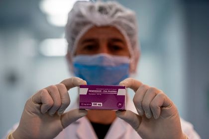 La Comisión Europea (CE) aseguró este jueves que negocia con la compañía farmacéutica Gilead Sciences la reserva de dosis suficientes para la Unión Europea (UE) del fármaco remdesivir (EFE/ EPA/ Mohamed Hossam/ archivo)