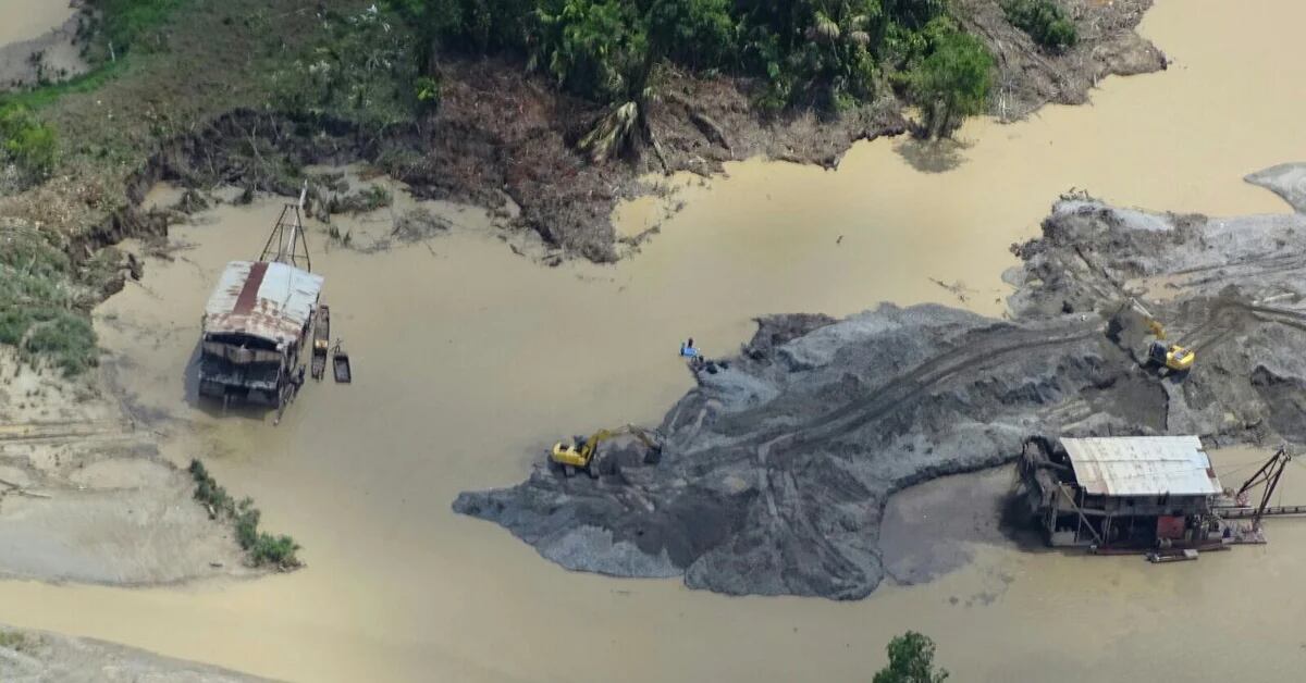 The National Army seized and destroyed equipment used for illegal mining in Tolima