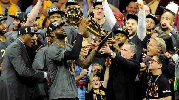 Los Cavaliers levantaron el trofeo en 2016 (Reuters)