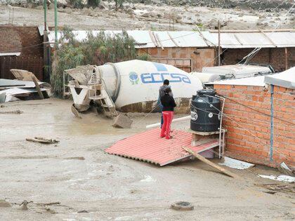 Según un reporte reciente del Viceministerio de Defensa Civil, 95 municipios en las nueve regiones bolivianas han sido afectados en los últimos cuatro meses por eventos climáticos como riadas, granizadas desbordamiento de ríos, inundaciones y deslizamientos de tierra a causa de las lluvias. EFE/JORGE ABREGO/Archivo 